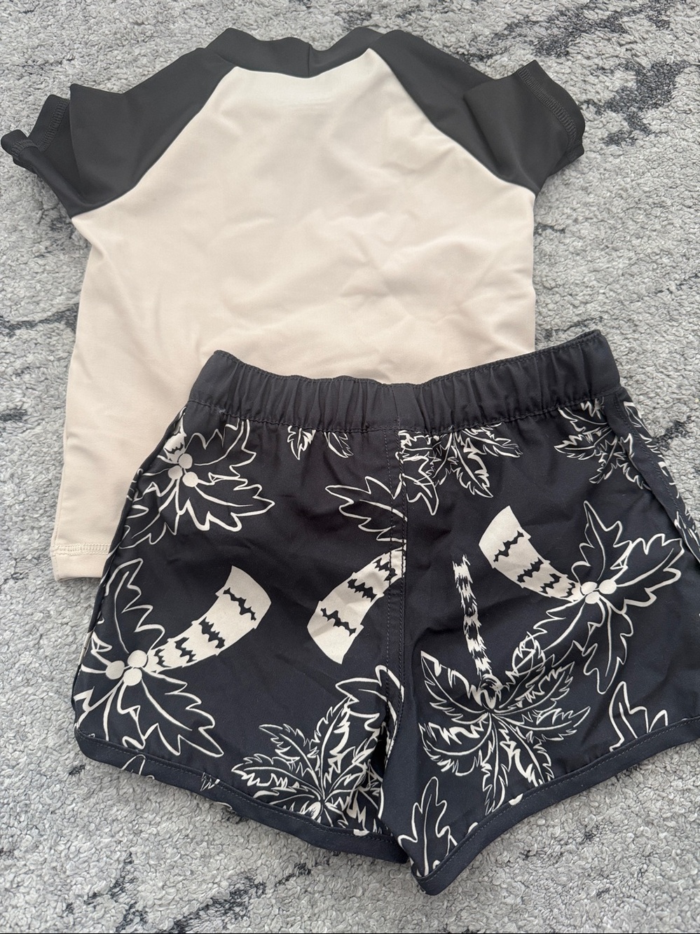 Carter’s 2 Piece Rash Guard Set - Picture 6 of 6